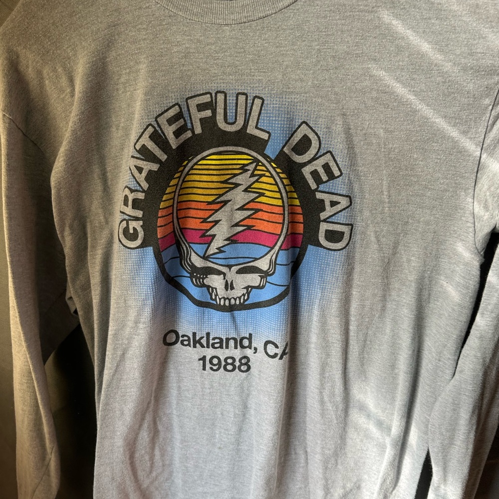 Barely worn ripple Junction Brand Grateful Dead Shirt. Size L, tall